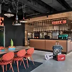 Готель Moxy 3*