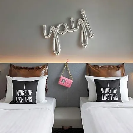 Moxy 3*