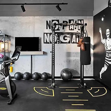 Hotel Moxy 3*