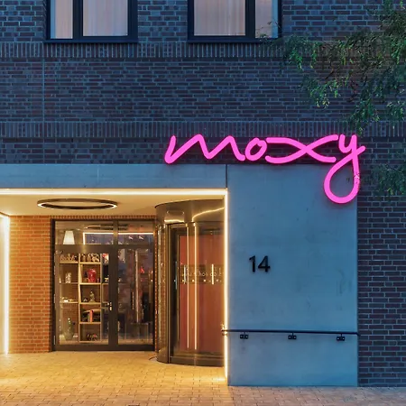 Moxy Hotel 3*
