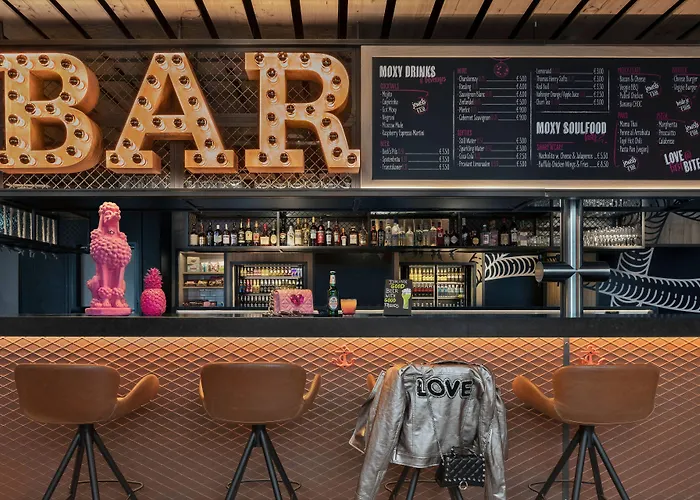 Готель Moxy 3*